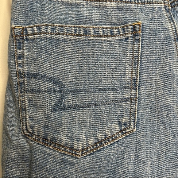 American Eagle Mom Jean Shorts Size 6 - Picture 4 of 7